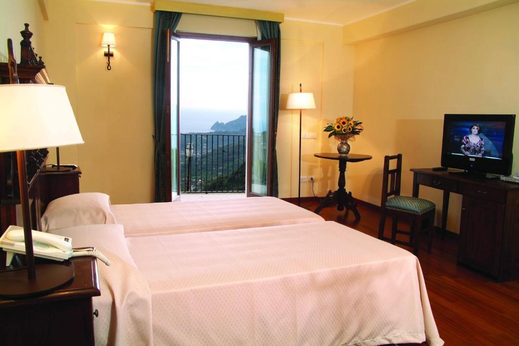 Resort Borgo San Rocco Savoca Room photo